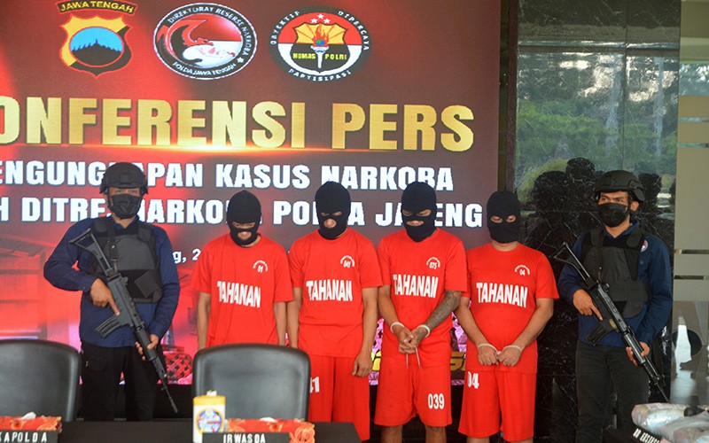 Polda Jateng Ungkap Peredaran 52 Kg Sabu dan 35.050 Butir Ekstasi - Bagian 3