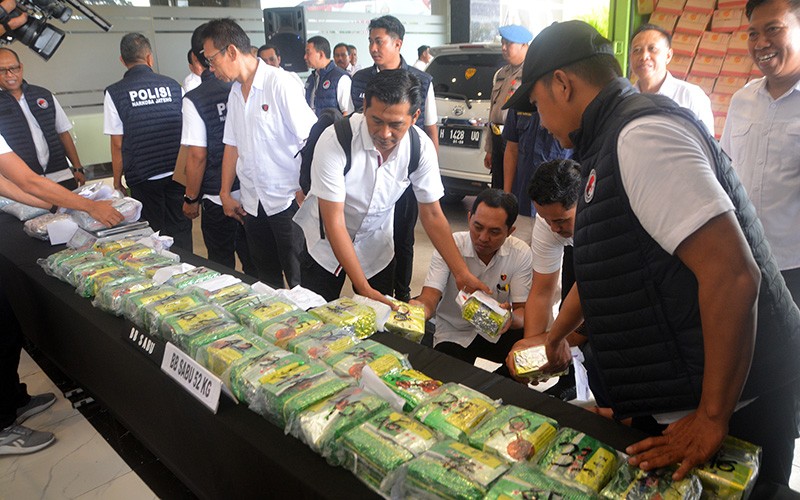 Polda Jateng Ungkap Peredaran 52 Kg Sabu dan 35.050 Butir Ekstasi - Bagian 2