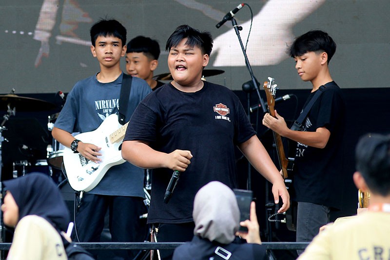 Penampilan The Lucky Band Meriahkan Penutupan Universal 2023-2024 SMP Islam Al-Azhar BSD - Bagian 2