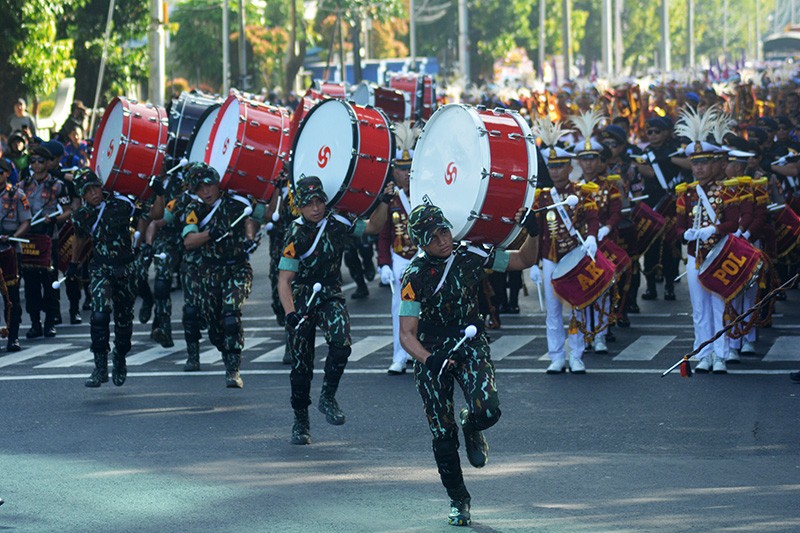 Atraksi Drum Corps Pelopor Cenderawasih Akpol di Semarang - Bagian 1