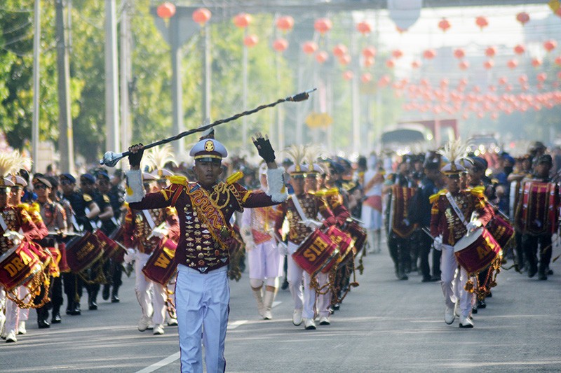 Atraksi Drum Corps Pelopor Cenderawasih Akpol di Semarang - Bagian 2