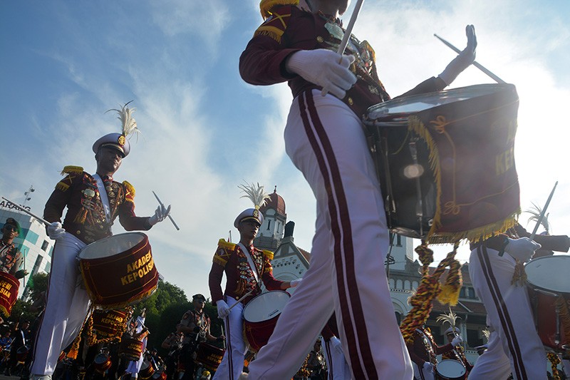 Atraksi Drum Corps Pelopor Cenderawasih Akpol di Semarang - Bagian 4