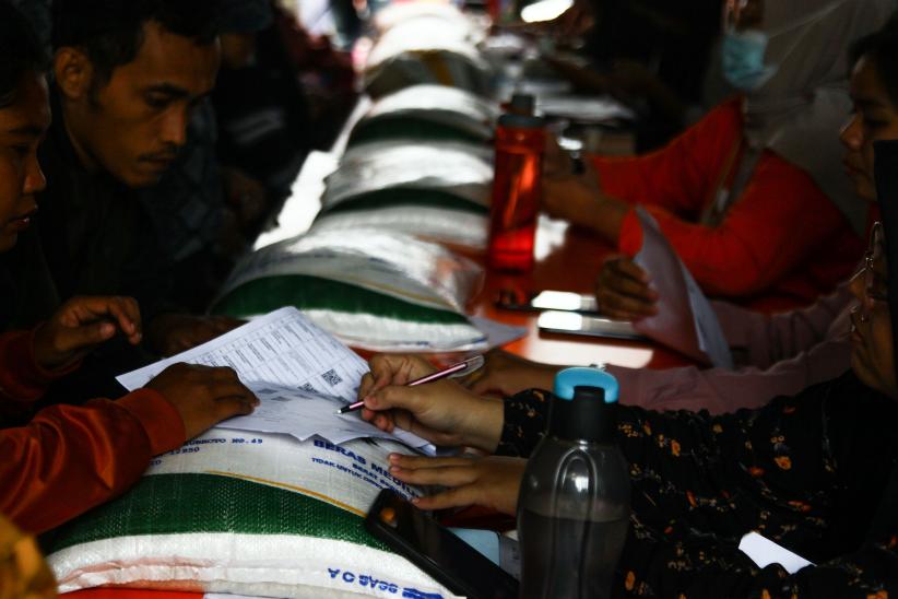 Pembagian Bantuan Beras 10 Kg untuk Keluarga Penerima Manfaat di Palembang - Bagian 2