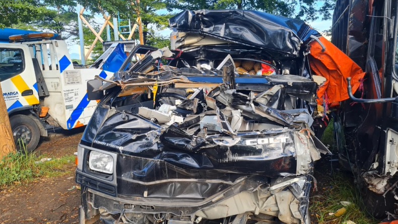 Pikap Bermuatan Durian Tabrak Truk di Tol Gempol-Pasuruan, 1 Orang Tewas 2 Kritis