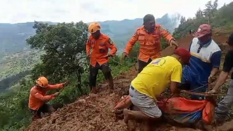 Bencana Tanah Longsor Timbun Sejumlah Orang di Luwu Sulsel, 2 Ditemukan Tewas