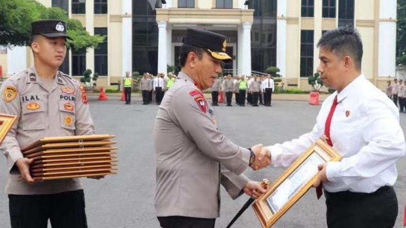 32 Personel Polda Jambi Diberi Penghargaan, Bongkar Kasus Sabu Cair Senilai Rp347 Miliar