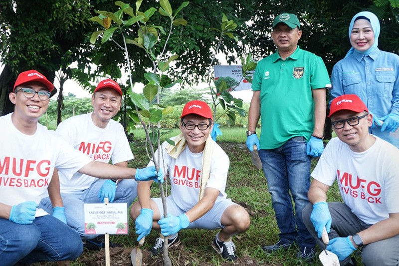 MUFG Bank Gandeng Benih Baik Tanam Ratusan Pohon di Situ Cipule Karawang - Bagian 1