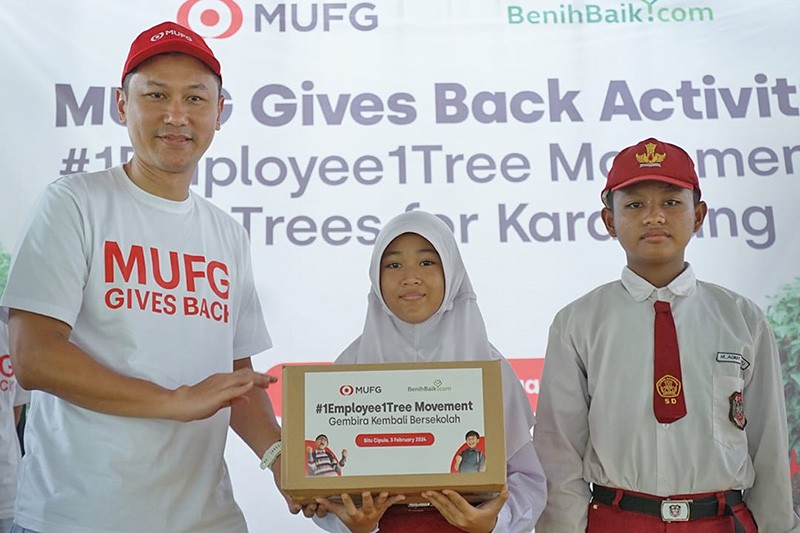 MUFG Bank Gandeng Benih Baik Tanam Ratusan Pohon di Situ Cipule Karawang - Bagian 3