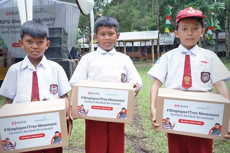 MUFG Bank Gandeng Benih Baik Tanam Ratusan Pohon di Situ Cipule Karawang - Bagian 4