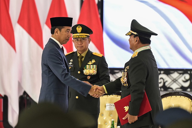 Momen Presiden Jokowi Sematkan Pangkat Jenderal Kehormatan kepada Prabowo - Bagian 2