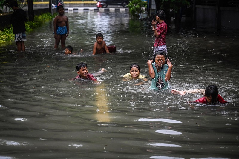 Hujan Deras Guyur Jakarta, Sejumlah Titik Ibu Kota Terendam Banjir - Bagian 2