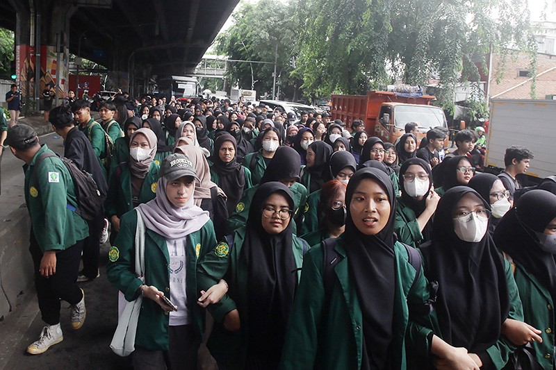 Ratusan Mahasiswa Tuntut Jokowi Bertanggung Jawab Atas Lonjakan Harga Beras - Bagian 4