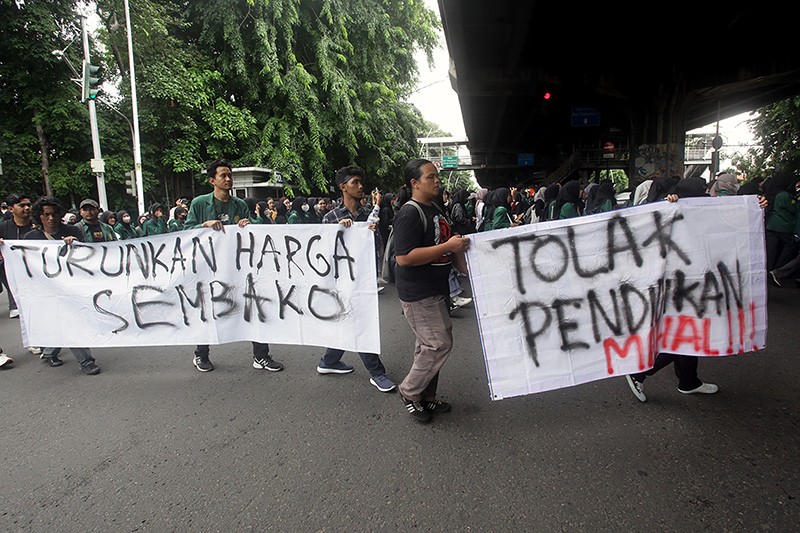 Ratusan Mahasiswa Tuntut Jokowi Bertanggung Jawab Atas Lonjakan Harga Beras - Bagian 2