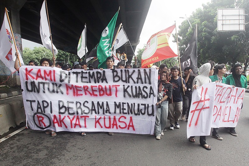 Ratusan Mahasiswa Tuntut Jokowi Bertanggung Jawab Atas Lonjakan Harga Beras - Bagian 1