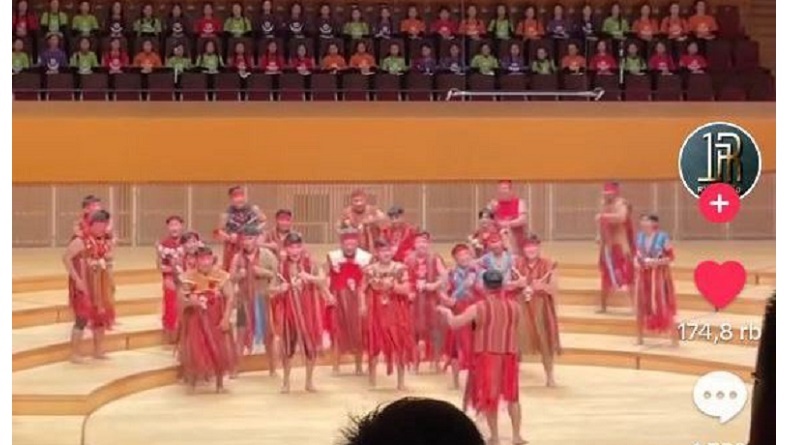 Membanggakan, Lagu Gemu Fa Mi Re Bergema di Korea Dinyanyikan Minahasa Tenggara Male Choir