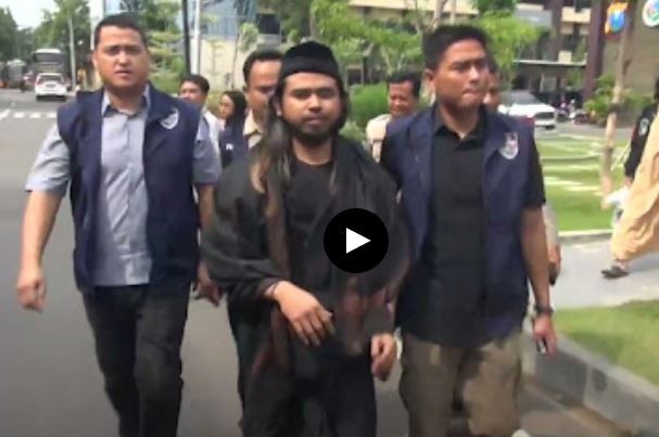 Polisi Jemput Paksa Samsudin Pembuat Video Boleh Tukar Pasangan di Blitar
