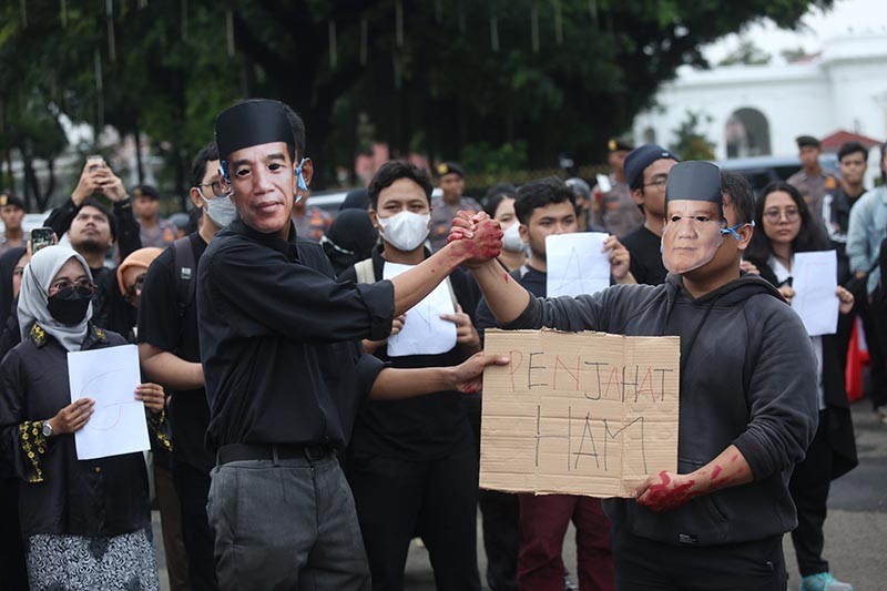 Aksi Kamisan ke-807, Massa Pakai Topeng Jokowi dan Prabowo - Bagian 1