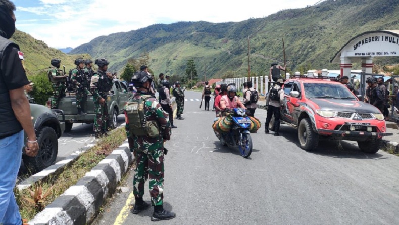 TNI Polri Gelar Sweeping Gabungan di Puncak Jaya, Sasar Masyarakat yang Bawa Sajam