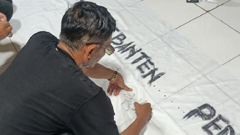 title Bikin Petisi hingga Bubuhkan Cap Jempol Darah, Rakyat Banten Dorong Hak Angket DPR Bikin Petisi hingga Bubuhkan Cap Jempol Darah, Rakyat Banten Dorong Hak Angket DPR