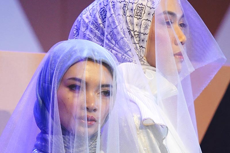 Peragaan Busana Muslim Karya 24 Desainer di Road to Muffest 2024 - Bagian 1