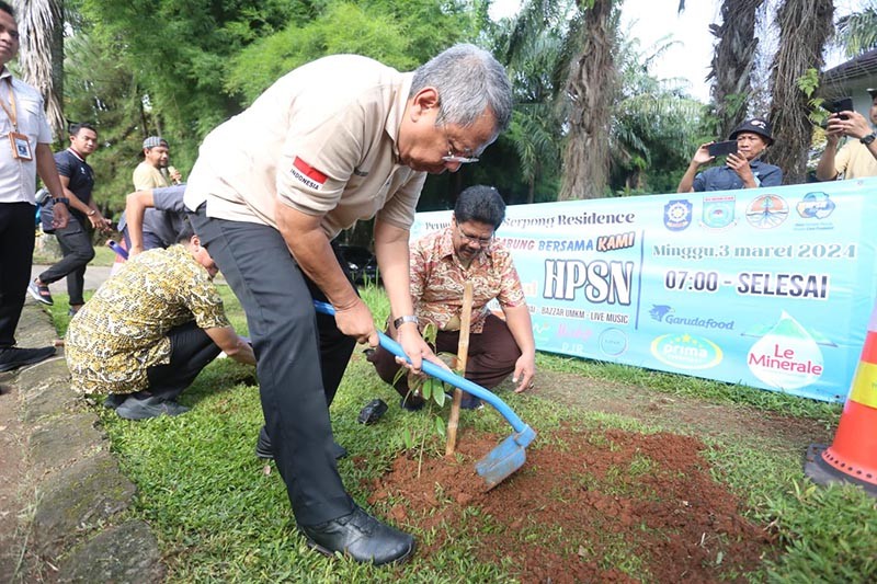 Atasi Masalah Lingkungan, Warga Tangsel Aktif Jadi Nasabah Bank Sampah - Bagian 1
