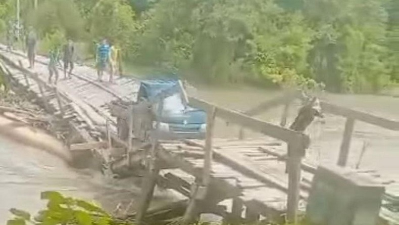 Viral Mobil Pikap di Kolaka Timur Hanyut di Sungai, Nekat Seberangi Jembatan Ambruk