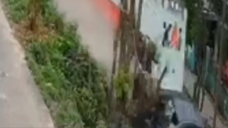 Viral Video Kereta Api Siantar Ekspres Seret Mobil di Tebingtinggi, 2 Orang Tewas