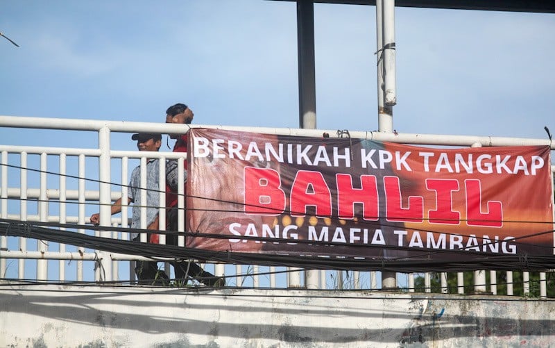 Spanduk Tangkap Mafia Tambang Beredar di Jakarta - Bagian 3