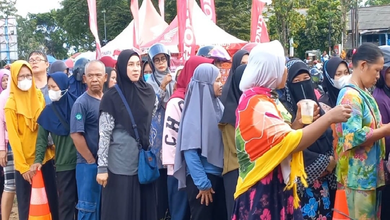 Pasar Murah Pemkab Bangka Barat Diserbu Warga, Rela Antre dari Pagi