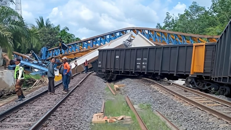 Proyek Flyover di Bantaian Muara Enim Ambruk, Jalur Kereta Api Sementara Tak Dapat Dilalui