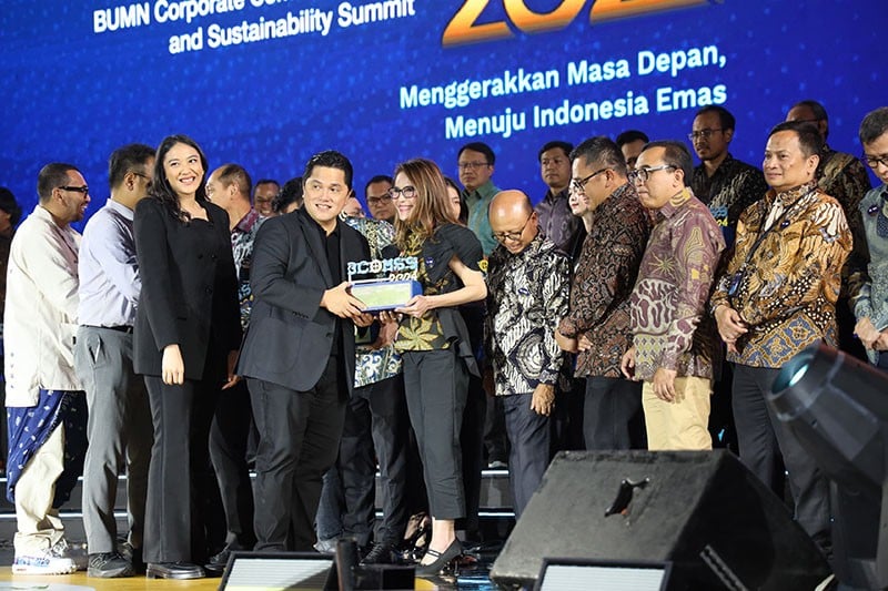 Erick Thohir Serahkan Penghargaan Best Corporate Action Handling kepada MIND ID - Bagian 2