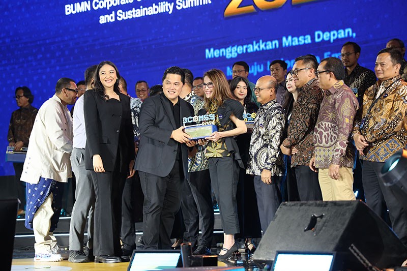 Erick Thohir Serahkan Penghargaan Best Corporate Action Handling kepada MIND ID - Bagian 1