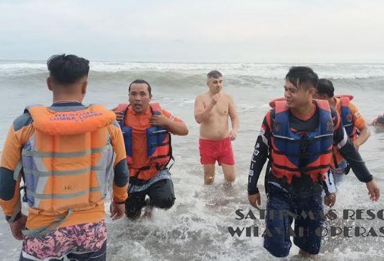 Turis Slovakia Digulung Ombak saat Nekat Berenang di Area Palung Parangtritis