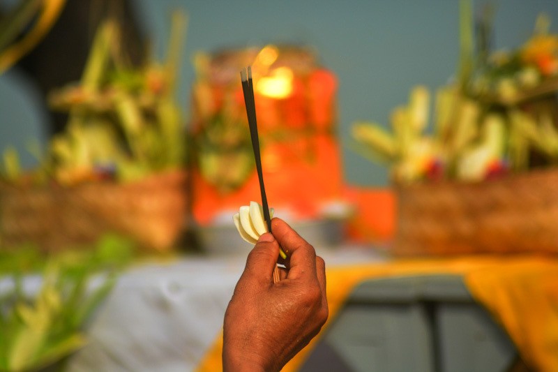 Berlangsung Khidmat, Upacara Melasti di Pantai Marina Semarang Digelar Sederhana - Bagian 4