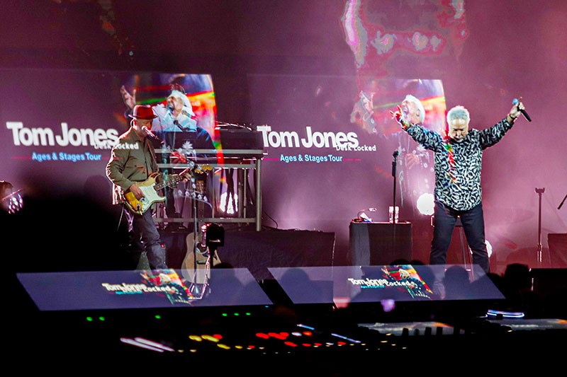 Penyanyi Legendaris Tom Jones Buka Konser Tur Ages & Stages di Jakarta  - Bagian 2