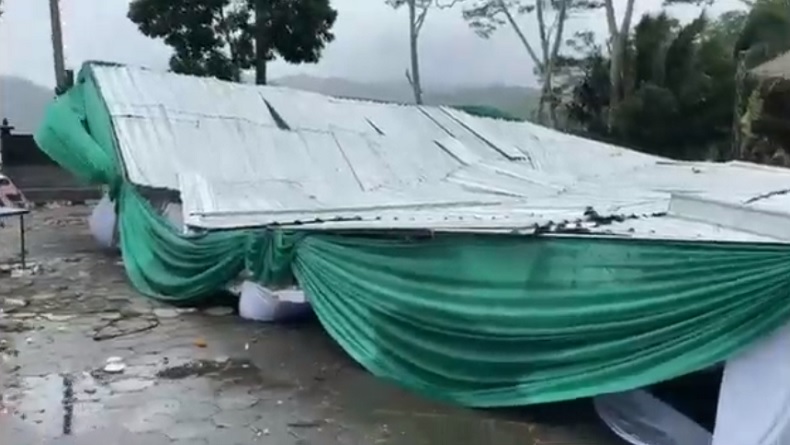 Tenda Festival Buah di Kulonprogo Roboh Diterjang Angin Kencang dan Hujan Deras