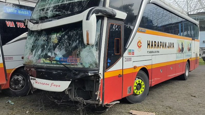 Kecelakaan Bus Tabrak Motor di Kediri, 1 Orang Tewas 1 Terluka