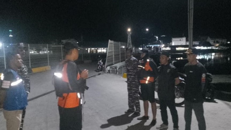 title Kapal KM Dewi Jaya 2 Terbalik di Kepulauan Selayar, 2 Tewas dan 24 Orang Hilang Kapal KM Dewi Jaya 2 Terbalik di Kepulauan Selayar, 2 Tewas dan 24 Orang Hilang