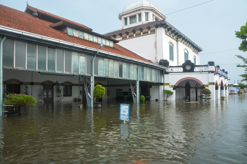 Suasana Stasiun Semarang Tawang Terendam Banjir - Bagian 4