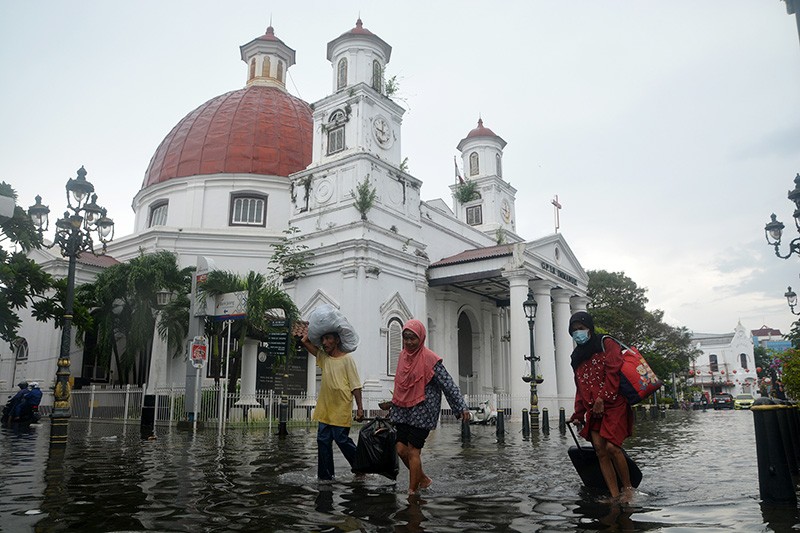 Kota Lama Semarang Banjir Setinggi 50 Cm - Bagian 3