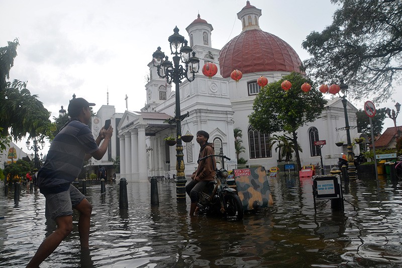Kota Lama Semarang Banjir Setinggi 50 Cm - Bagian 2