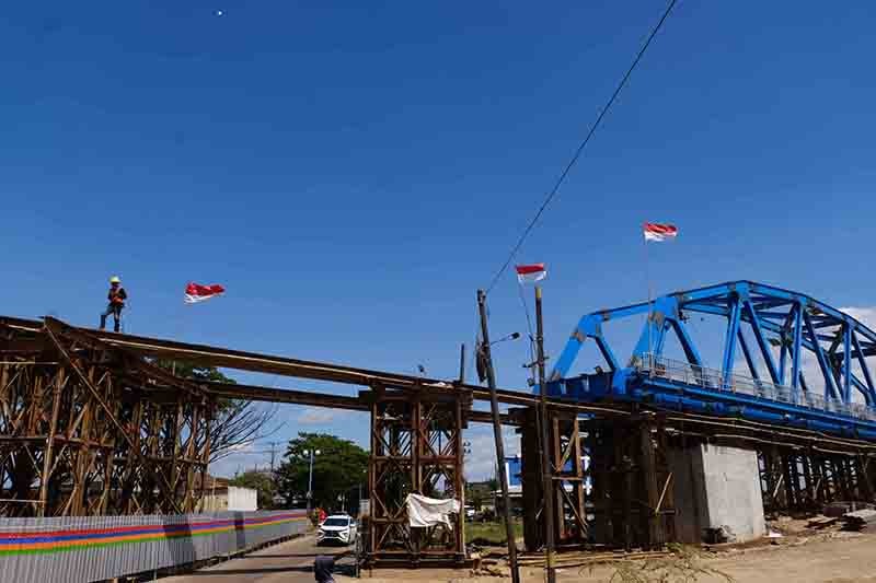 Penampakan Kereta Api Pertama di Sulawesi Melewati Pergunungan Karts Maros - Bagian 5