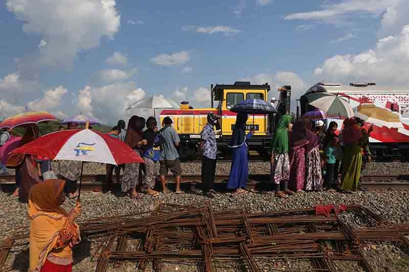 Penampakan Kereta Api Pertama di Sulawesi Melewati Pergunungan Karts Maros - Bagian 4