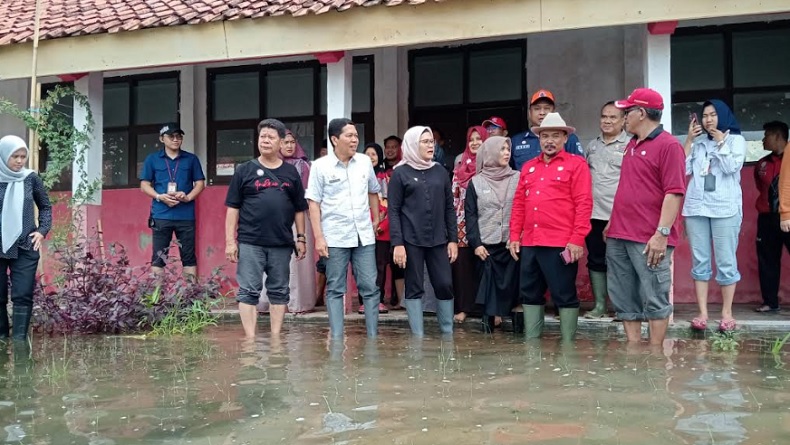 11 Kecamatan di Indramayu Banjir, Persawahan hingga Sekolah
