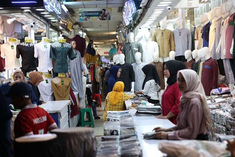Penjualan Baju Muslim di Pasar Tanah Abang Meningkat pada Awal Ramadan 1445 H - Bagian 2