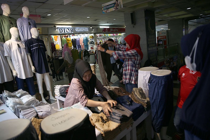 Penjualan Baju Muslim di Pasar Tanah Abang Meningkat pada Awal Ramadan 1445 H - Bagian 3
