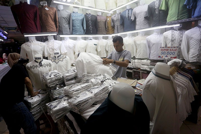 Penjualan Baju Muslim di Pasar Tanah Abang Meningkat pada Awal Ramadan 1445 H - Bagian 4