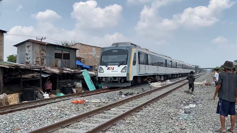 Driver Ojol Tewas Tertabrak Kereta Api di Medan, Motor Sempat Tersangkut di Rel