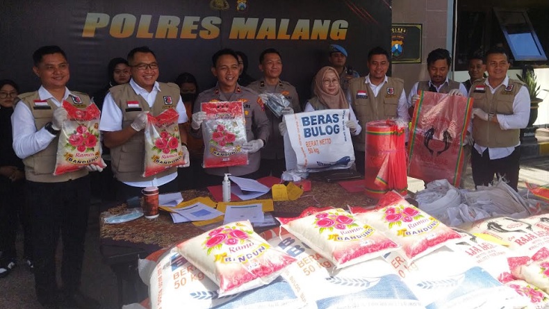 Polisi Temukan 2 Ton Beras SPHP Bulog Diselewengkan ke Kemasan Premium