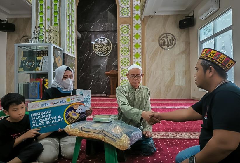 Berbagi Alquran hingga Perlengkapan Salat di Bulan Suci Ramadan 1445 H - Bagian 1